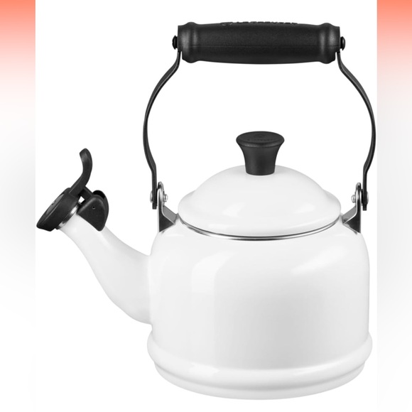 New Le Creuset 1.25 qt Demi Kettle Set W/ 2 14 Oz Mugs Stainless Steel White - Picture 2 of 13